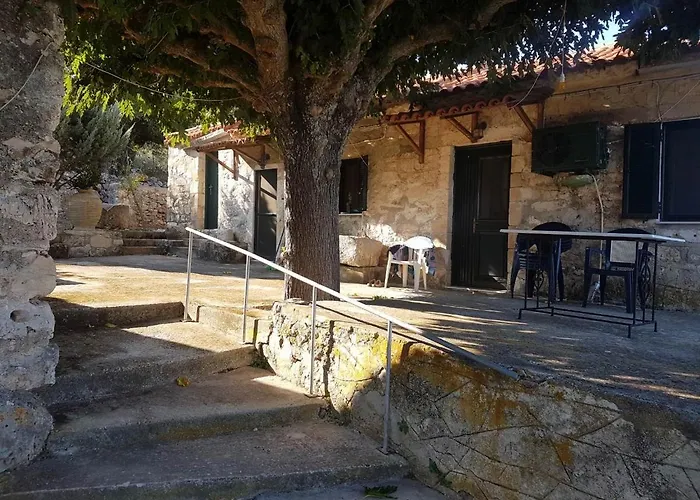 בית נופש Liotrivi Olive Press Volímai