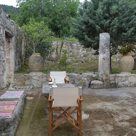 Liotrivi Olive Press Volimes