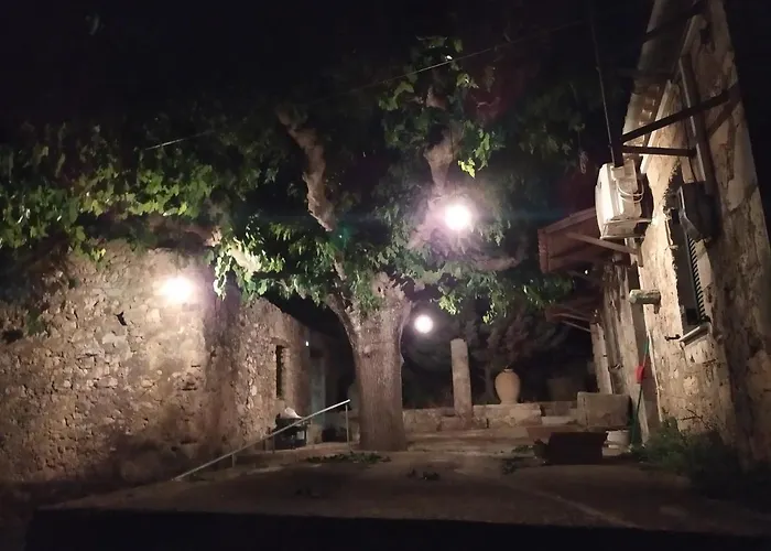 Liotrivi Olive Press بيت للعطل *