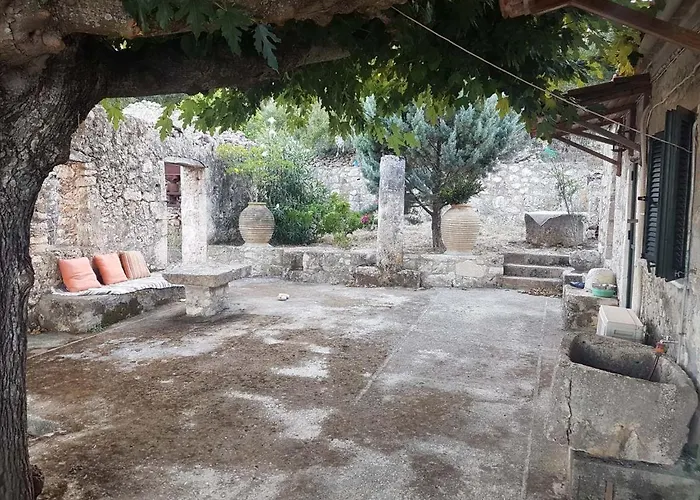 Liotrivi Olive Press بيت للعطل *