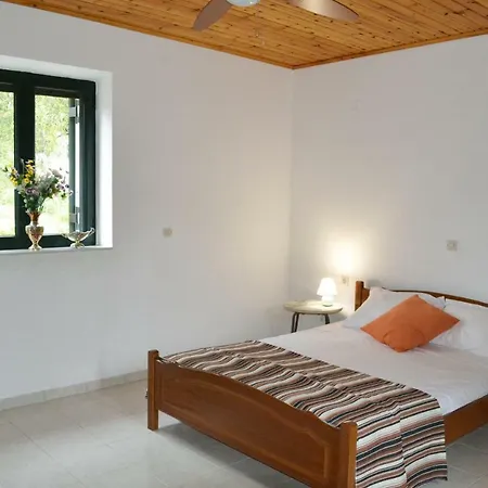 펜션 Liotrivi Olive Press Volímai